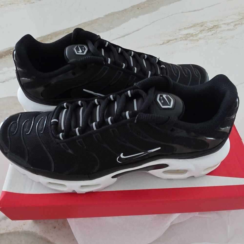 Nike Air Max Plus Women's Sneakers, Size 6.5, Black/White, Gym Running Shoes